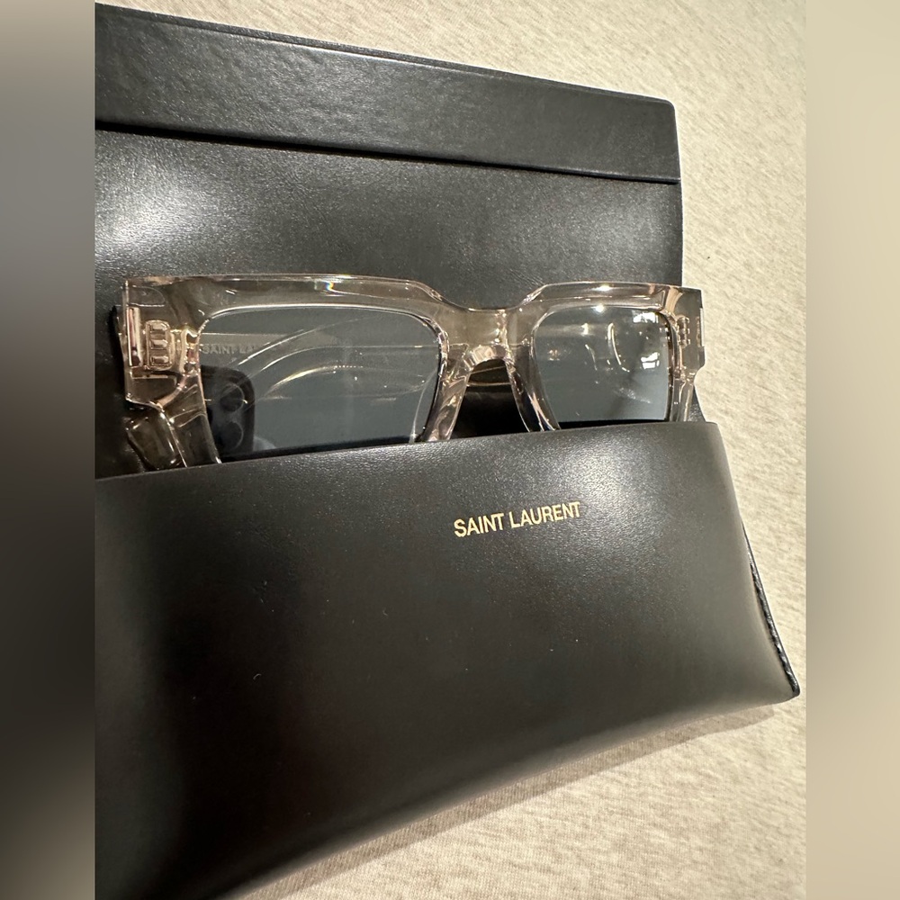 Saint Laurent SL 572 Sunglasses